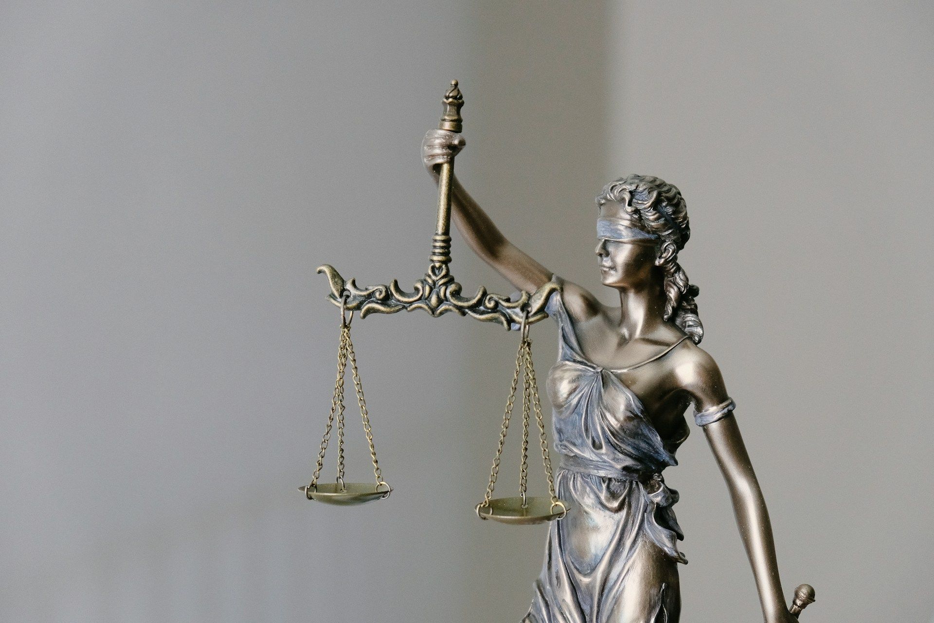 Choosing the Right Law Firms in Kerala for Your Needs